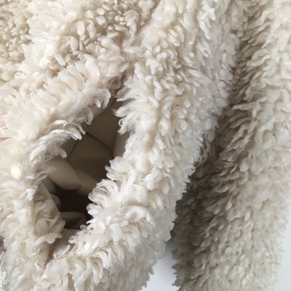 Zara Trf Mock Neck Zip Up Long Sleeve Eyelash Sherpa Jacket in Cream - Picture 8 of 11